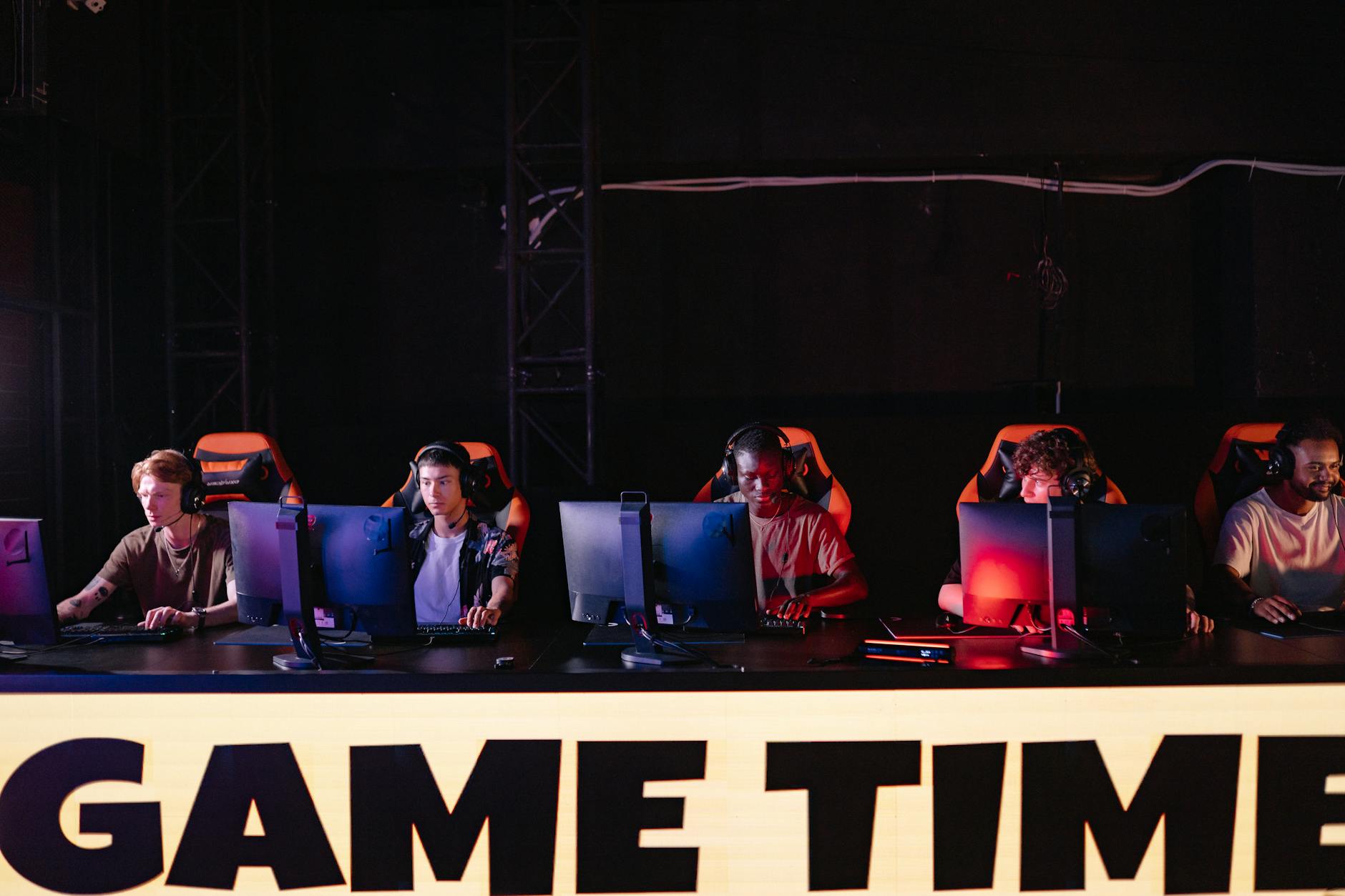 Không khí căng thẳng của một trận chung kết eSports BO5