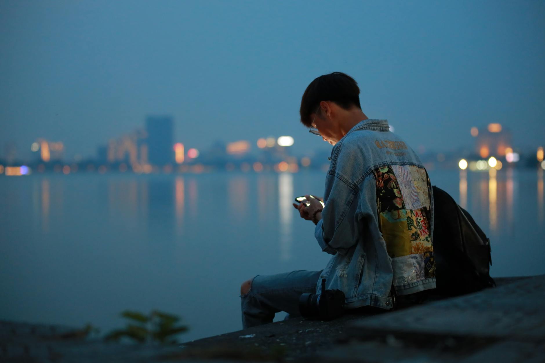 Người dùng đổi mật khẩu và rà soát cài đặt bảo mật trên điện thoại