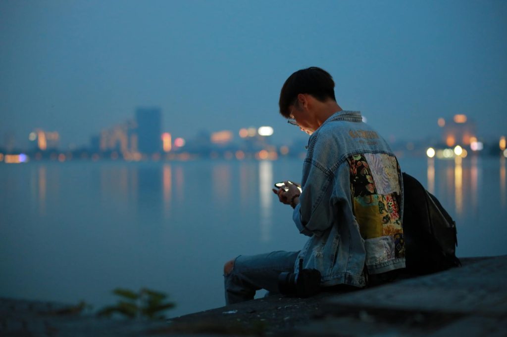 Người dùng truy cập nền tảng trên điện thoại bằng trình duyệt mà không cần cài app
